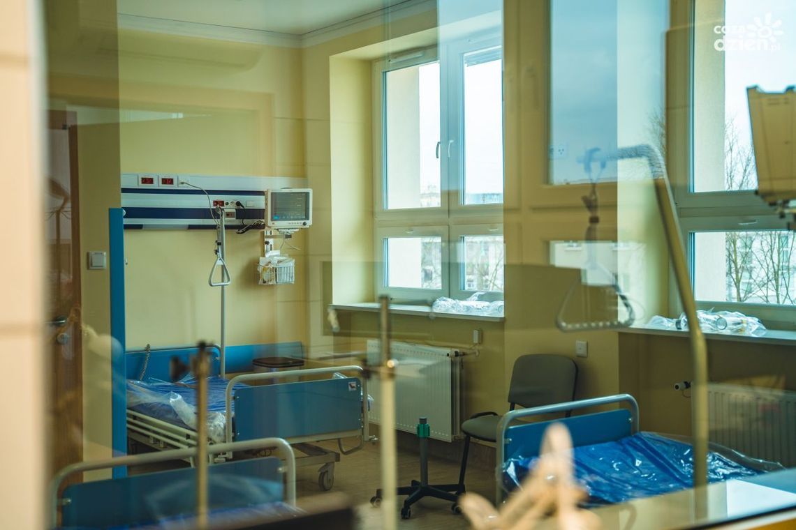 Połowa łóżek w szpitalu tymczasowym zajęta 