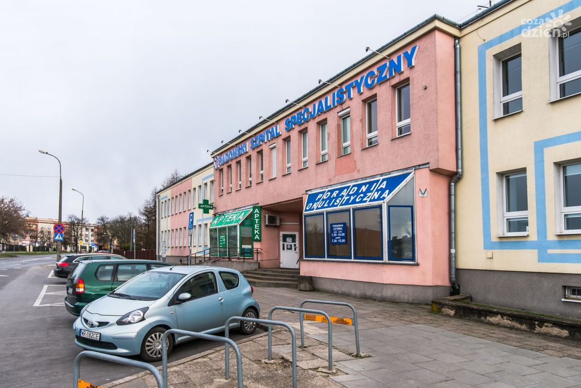 Położna przebywająca na kwarantannie zakażona