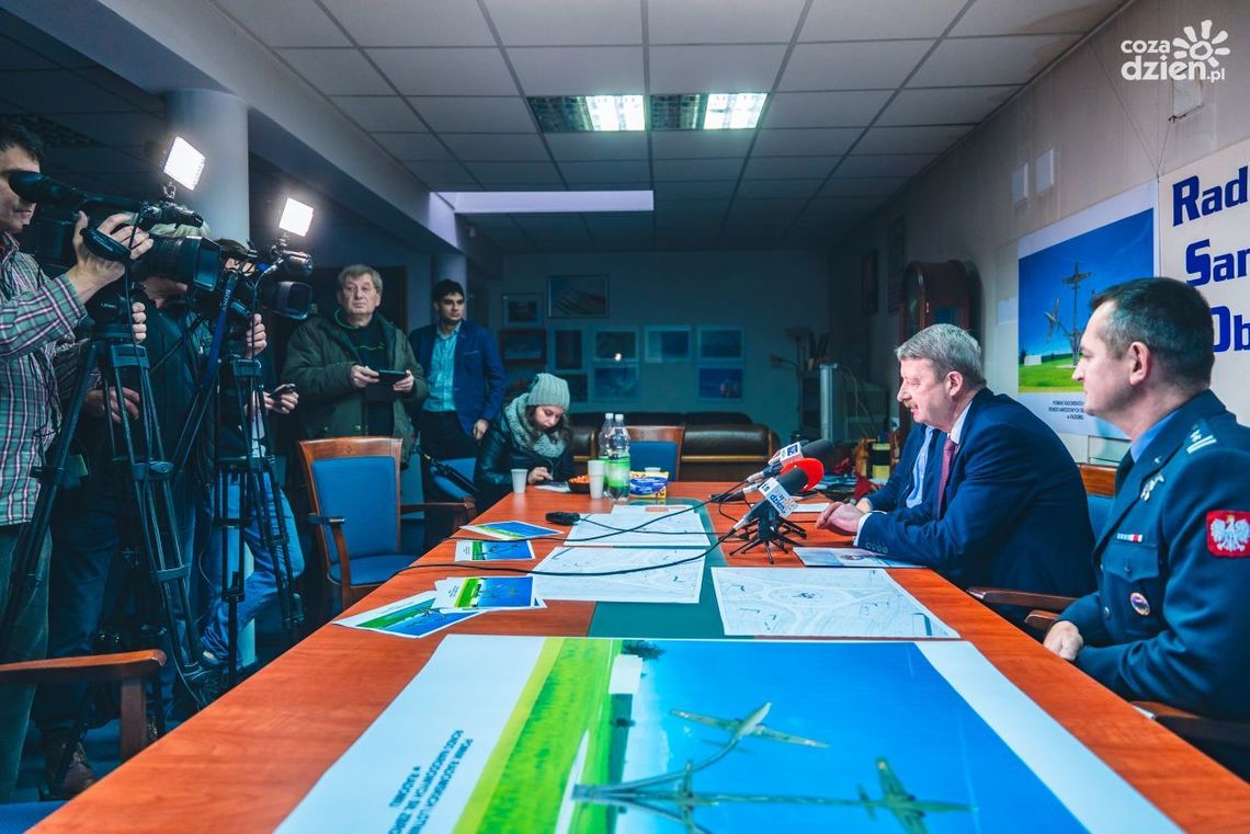 Pomnik wysokości bloku. Iskry w rozlocie