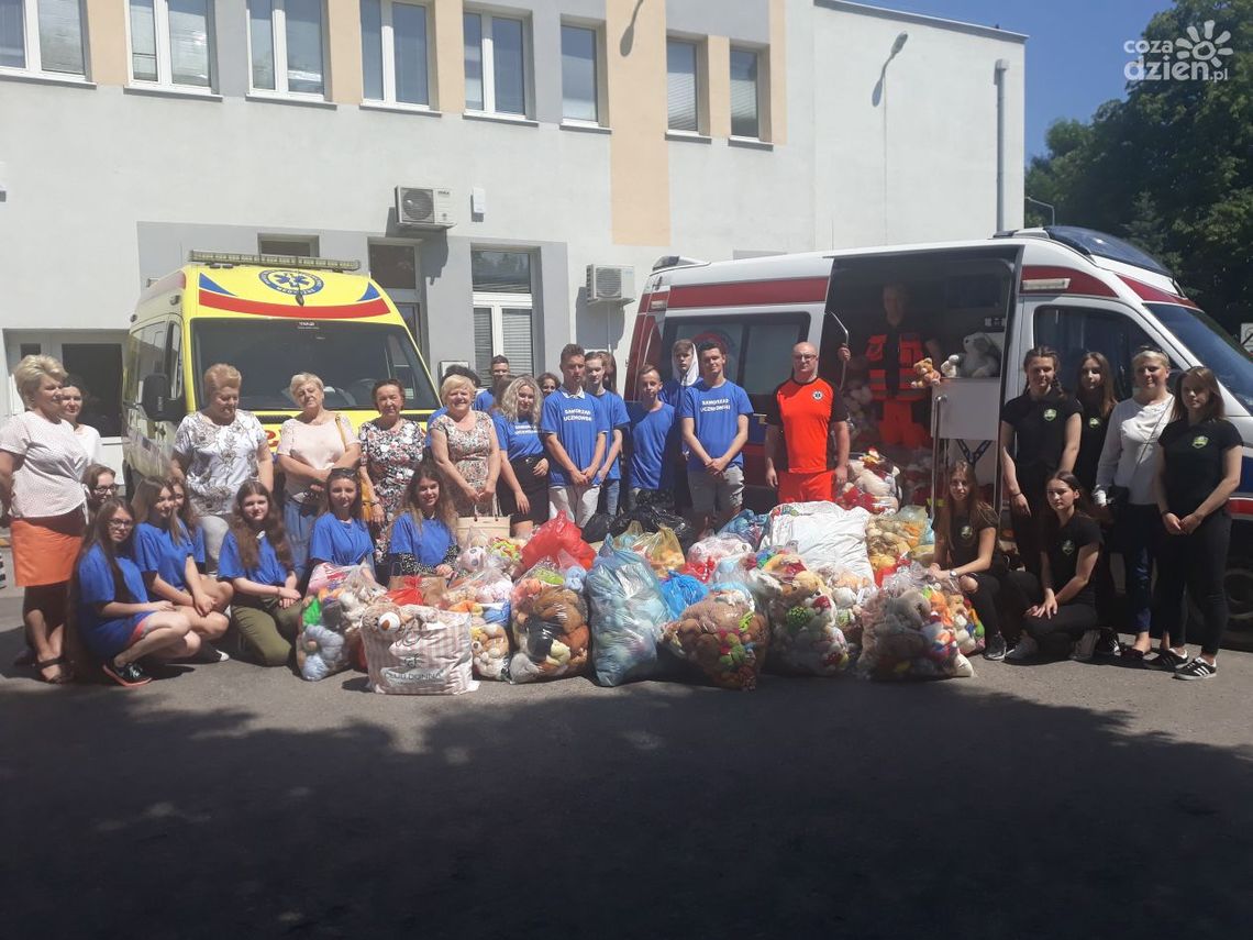 Ponad tysiąc pluszaków dla pogotowia