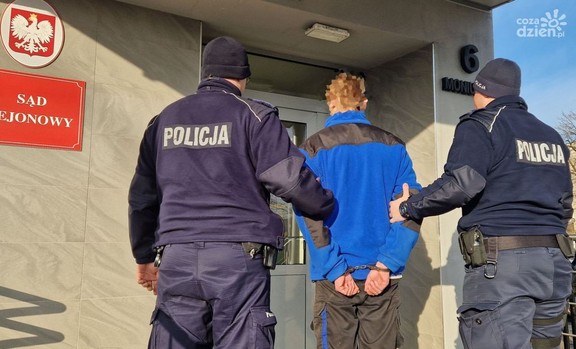 Poniżał i popychał, groził, że ich zabije. 41-latek znęcał się nad rodzicami 