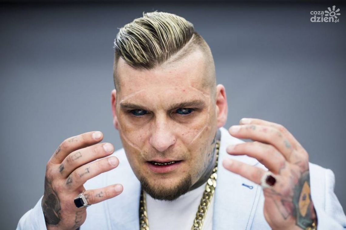 Popek: TVN zorganizuje "Roast" rapera! Zobaczcie kto się pojawi!