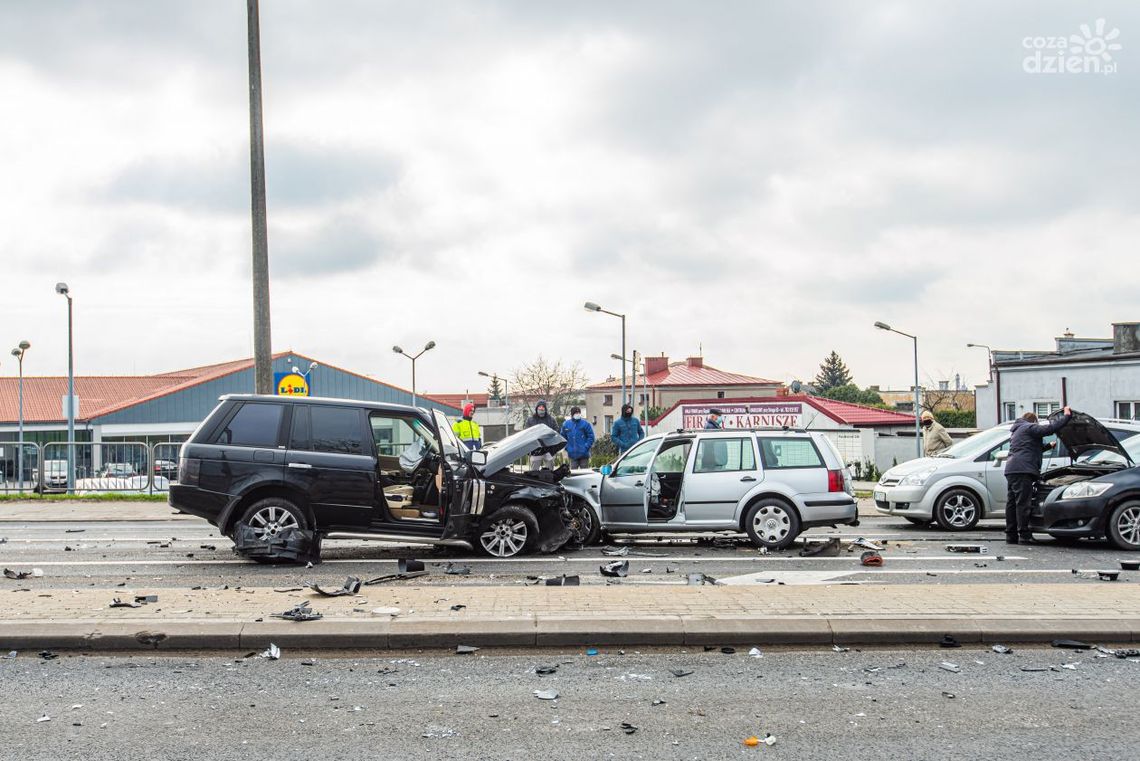 Poranny wypadek czterech aut