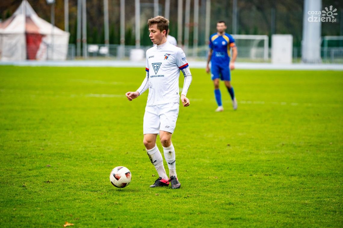 Porażka Broni na zakończenie piłkarskiego grania w 2020 roku