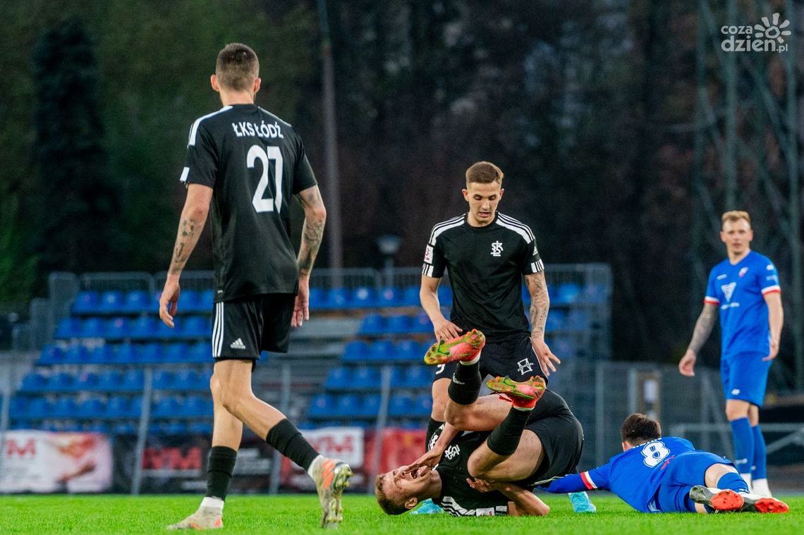 Porażka Pilicy Białobrzegi z liderem i remis Broni Radom z beniaminkiem z Łodzi Porażka Pilicy Białobrzegi z liderem i remis Broni Radom z beniaminkiem z Łodzi
