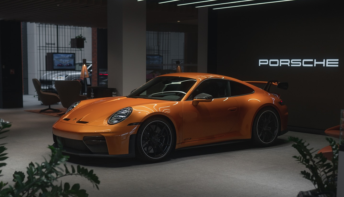 Porsche w Warszawie – przewodnik po świecie sportowej motoryzacji