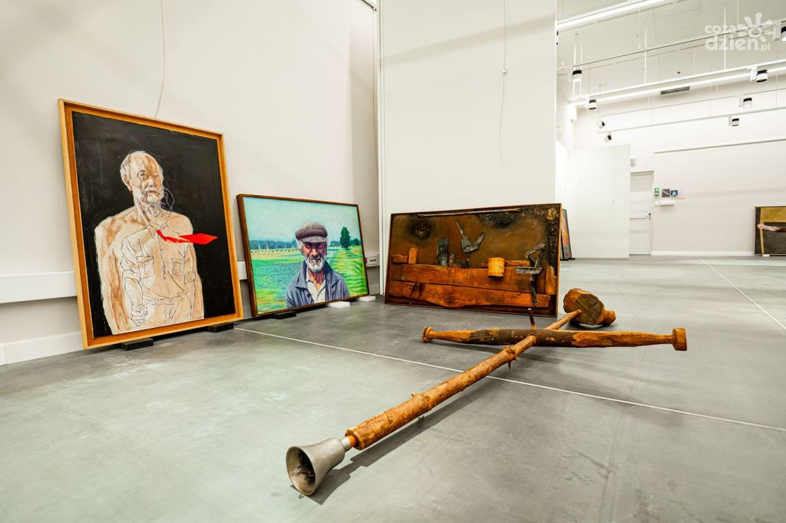 Portrety i metafory życia - nowa wystawa w Kamienicy Deskurów Portrety i metafory życia - nowa wystawa w Kamienicy Deskurów