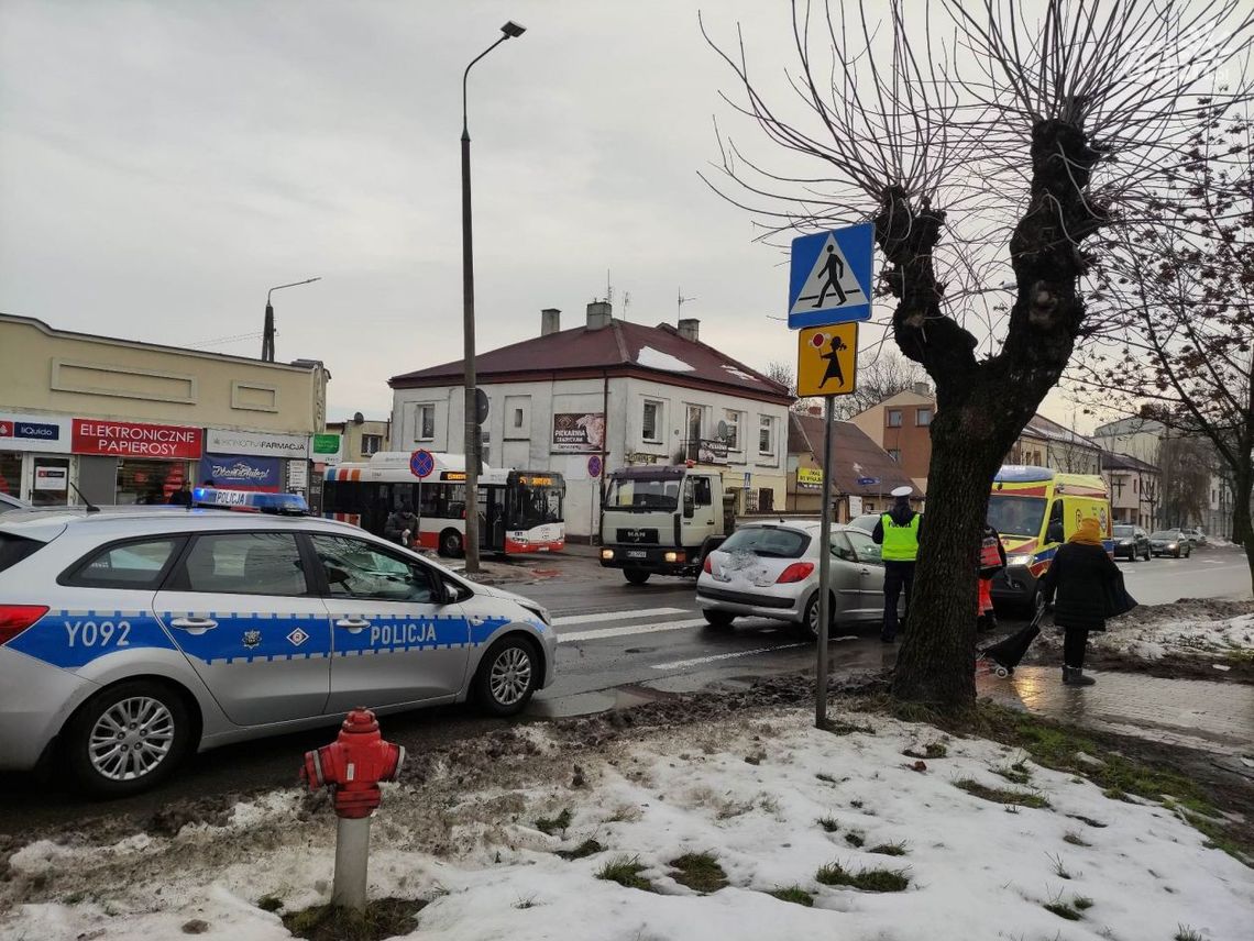 Potrącenie przy Okulickiego. Dwie osoby w szpitalu