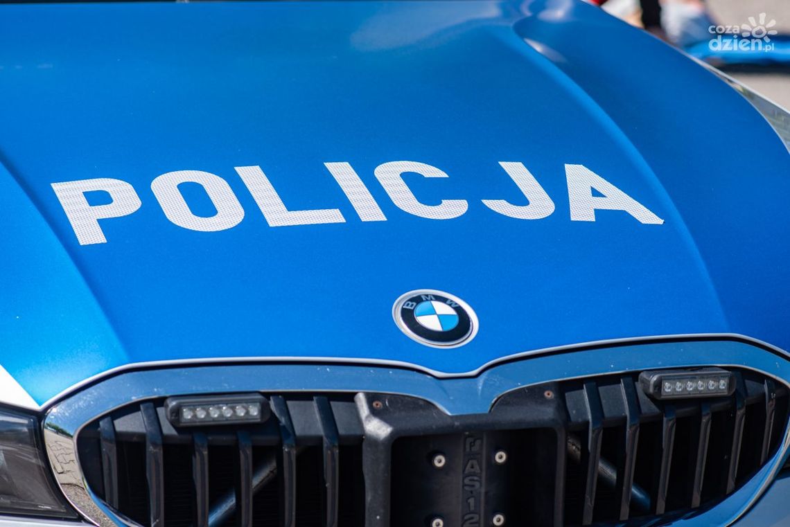Potrącił pieszego i uciekł. Szuka go policja