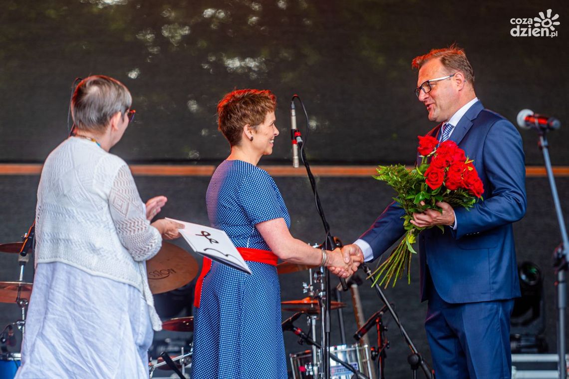 Powalczą o lornetkę