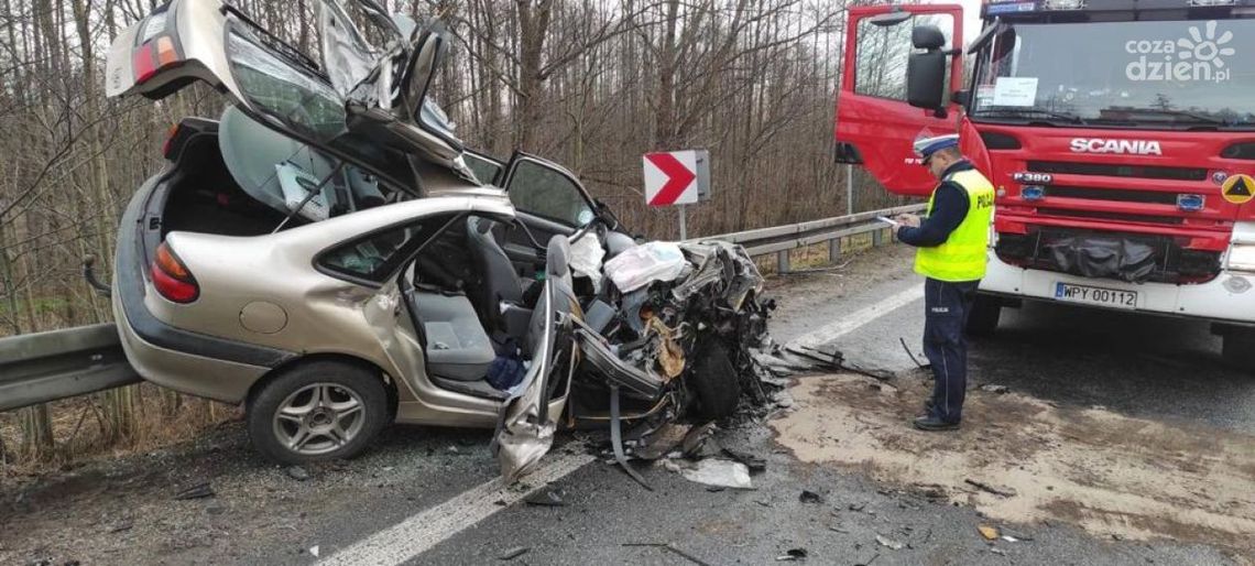 Poważny wypadek na DK12. Grupa młodych osób w szpitalu 