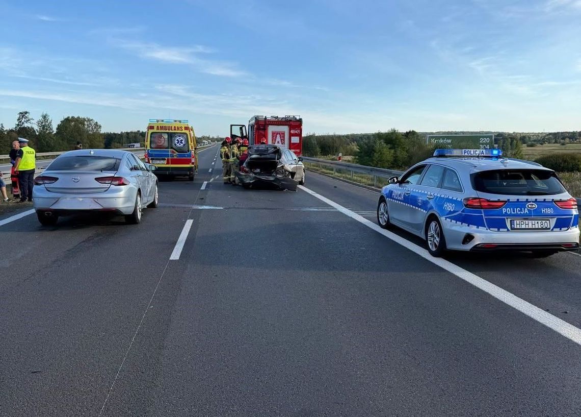 Poważny wypadek na trasie S7. Zderzyły się dwa auta. Ranna kobieta trafiła do szpitala