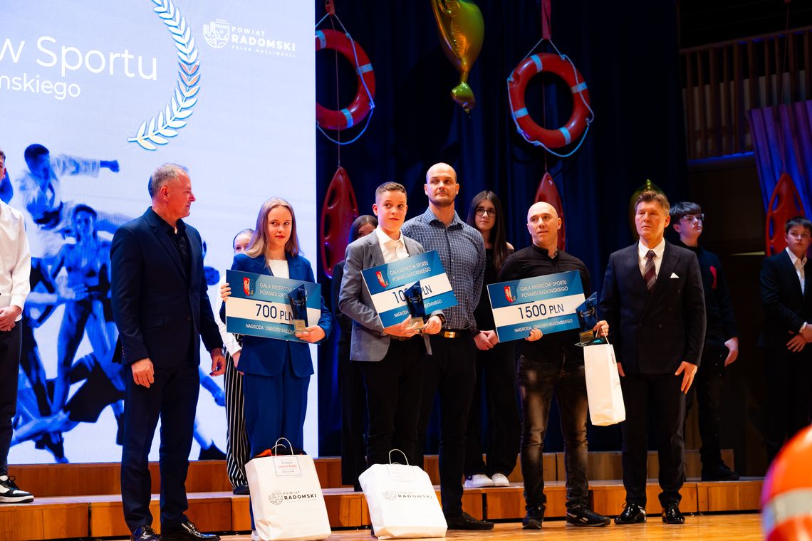 Powiat radomski tradycyjnie nagrodził trenerów i sportowców z 13 gmin Powiat radomski tradycyjnie nagrodził trenerów i sportowców z 13 gmin