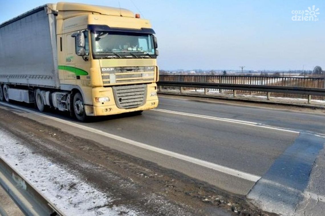 Powiatowi drogowcy wprowadzają objazd!