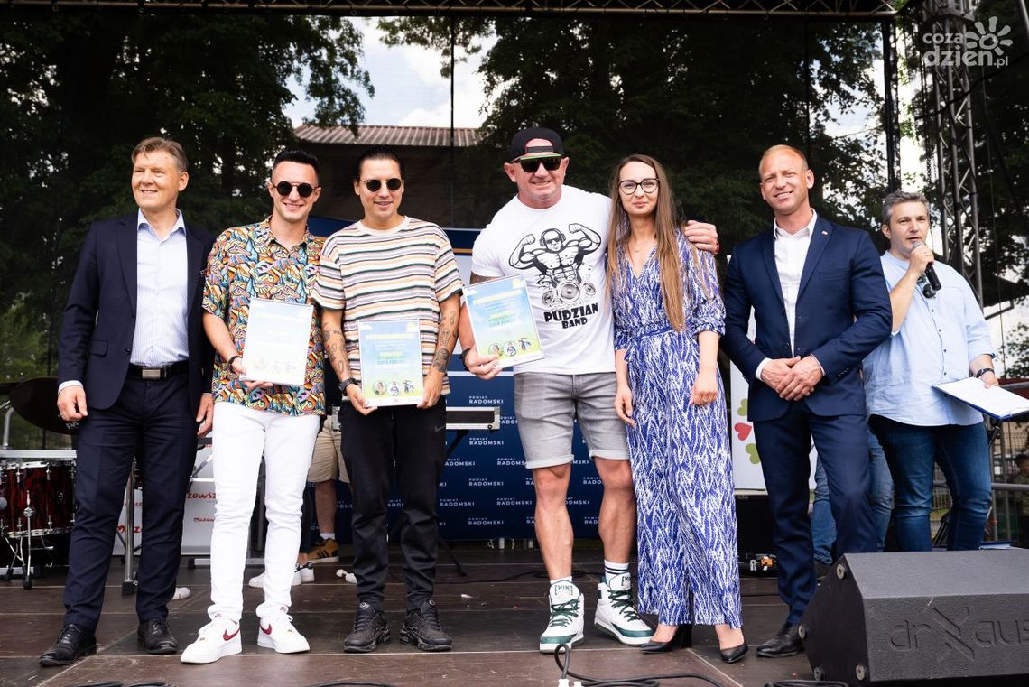 Powiatowy Integracyjny Dzień Dziecka w Chwałowicach. Zagrali Playboys, Miły Pan i Pudzian Band