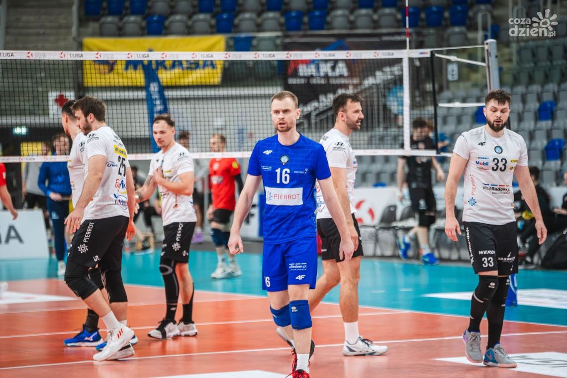 Powrotu do PlusLigi na razie nie będzie. Czarni przegrali w ćwierćfinale PLS 1. Ligi z Mickiewiczem Kluczbork i zakończyli sezon