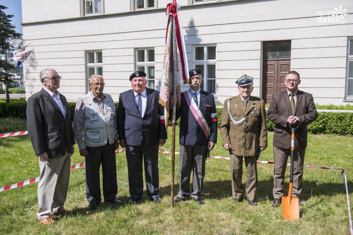 Powstaje pomnik żołnierzy AK 