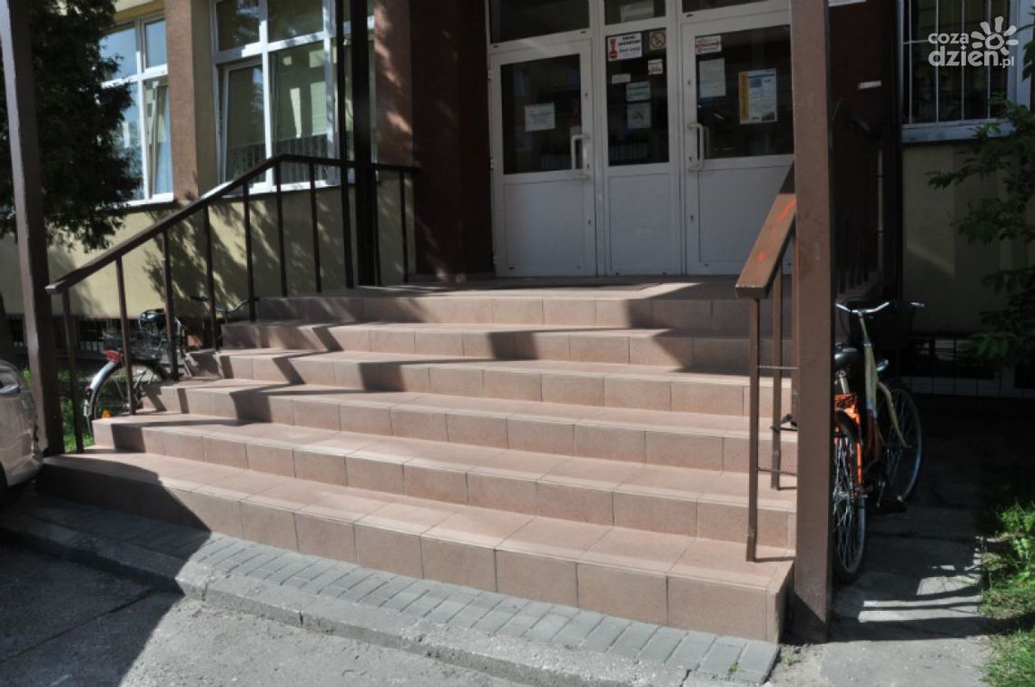 Powstaną nowe podjazdy dla niepełnosprawnych Powstaną nowe podjazdy dla niepełnosprawnych