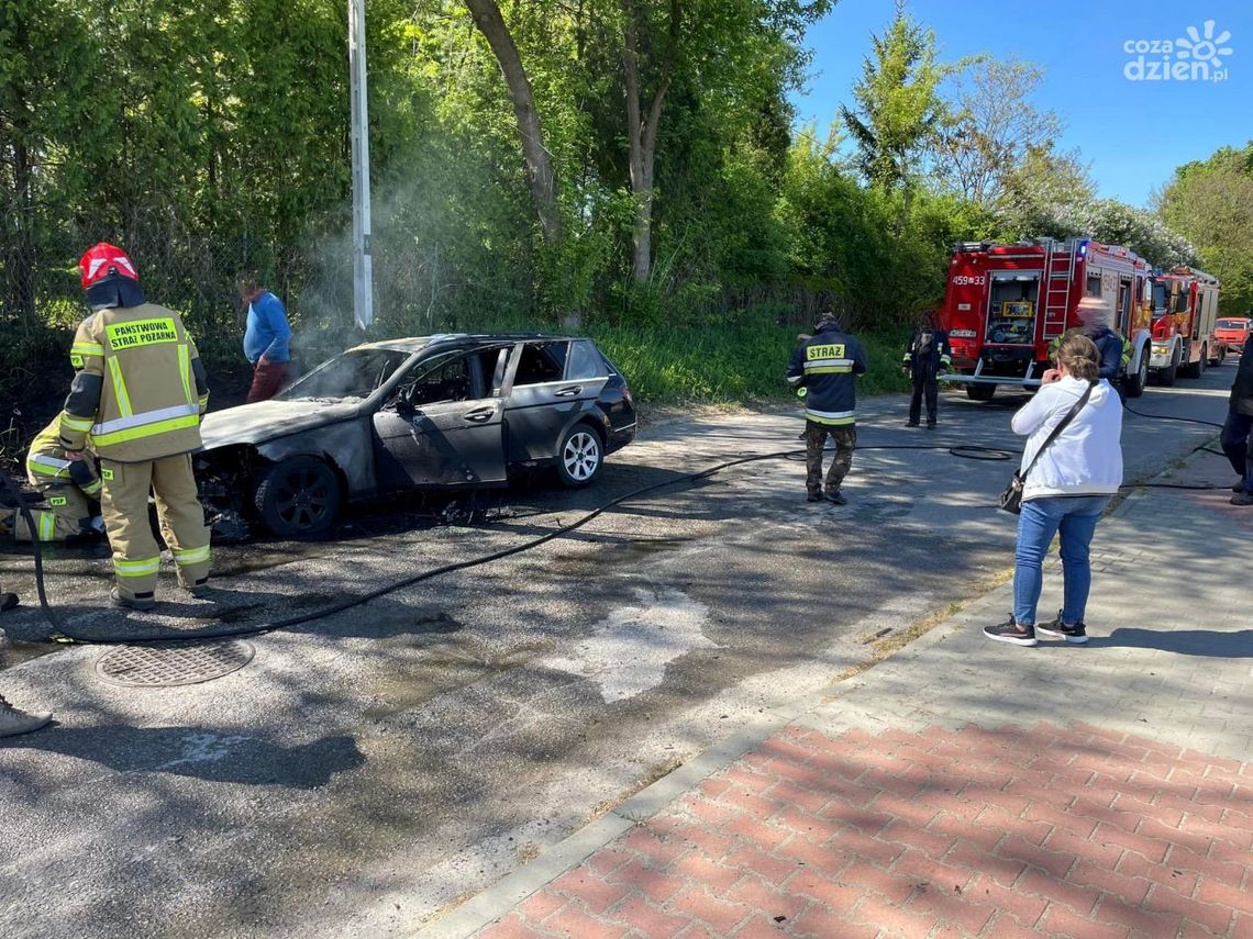 Pożar auta w Błędowie Pożar auta w Błędowie
