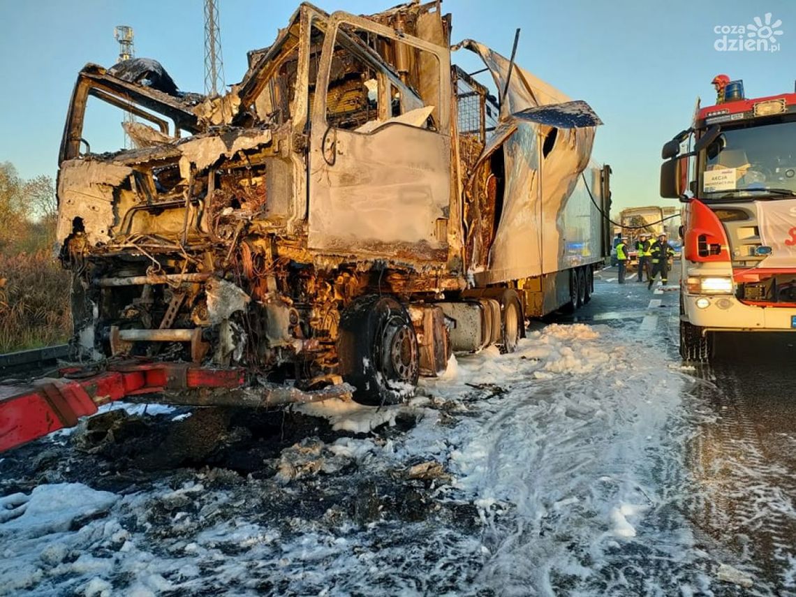 Pożar ciężarówki na S7 Pożar ciężarówki na S7