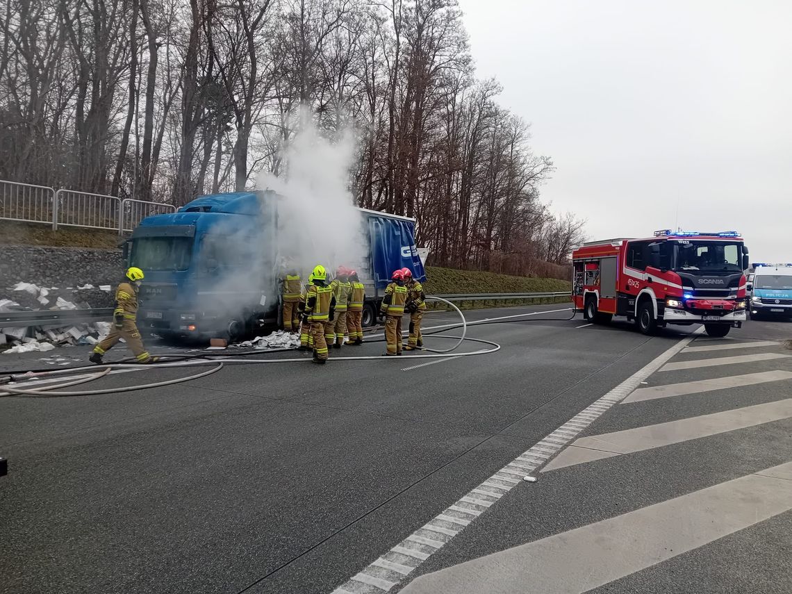 Pożar ciężarówki na S7. Utrudnienia w kierunku Warszawy