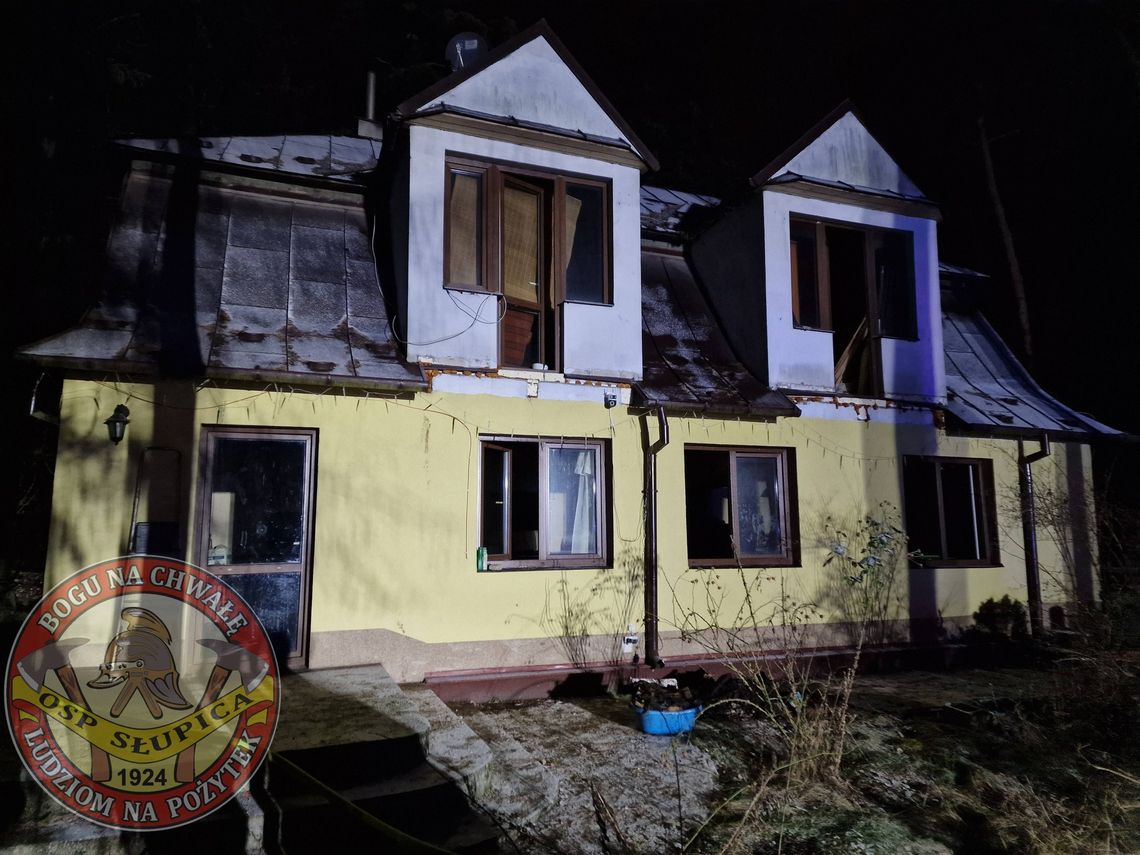 Pożar domu jednorodzinnego. W akcji sześć zastępów straży