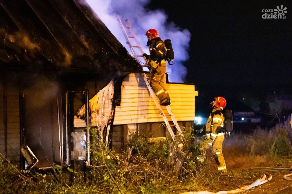 Pożar domu. Z ogniem walczyło 40 strażaków