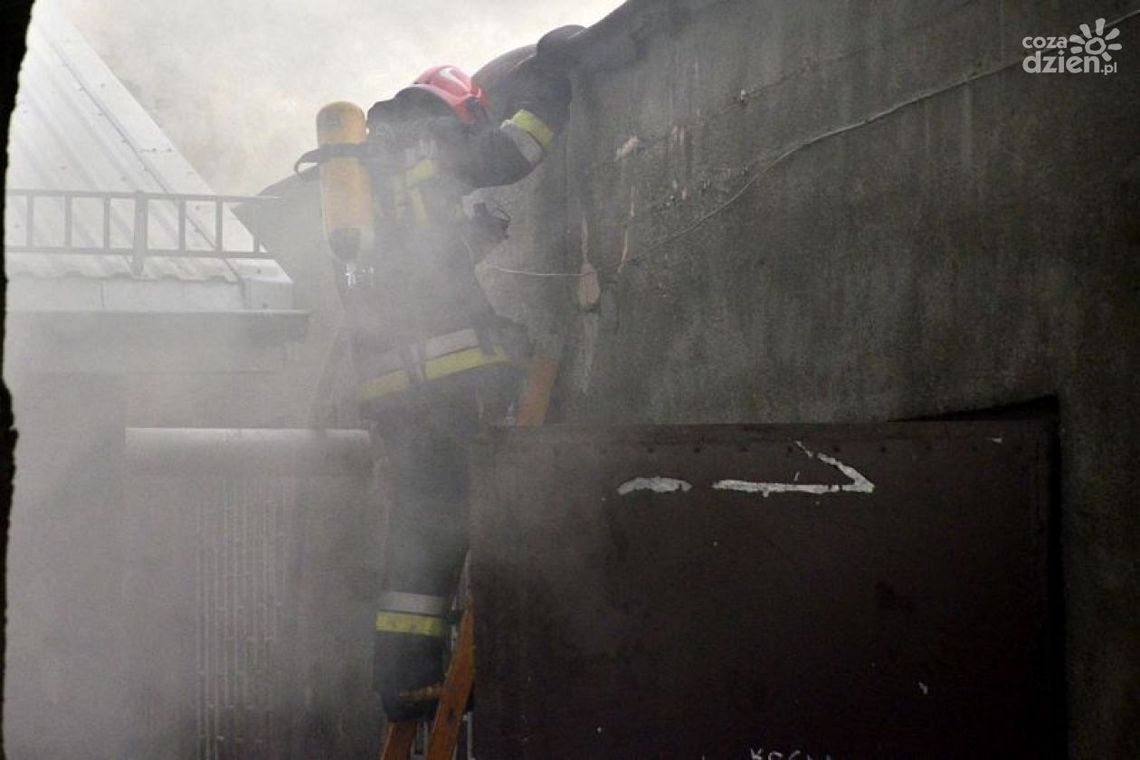 Pożar pod Radomiem. Dwie osoby w szpitalu