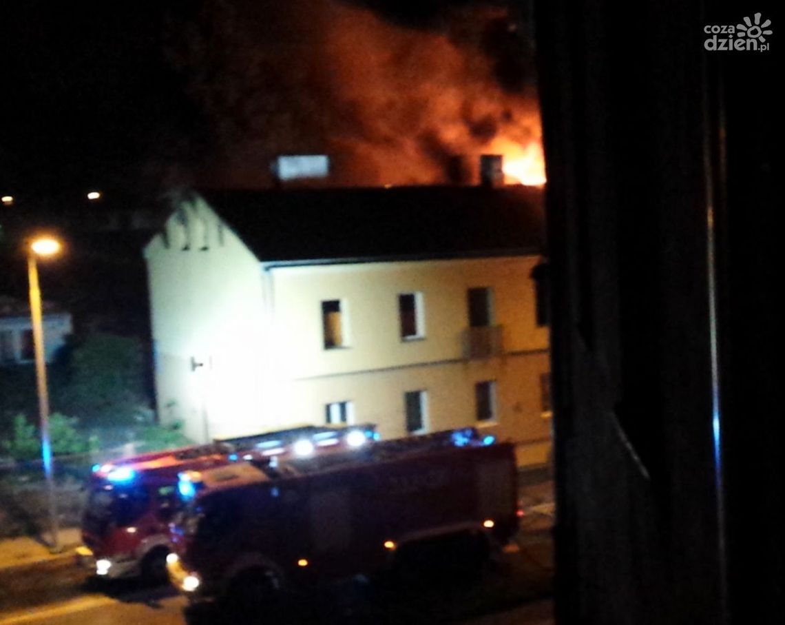 Pożar przy ul. Czachowskiego [wideo, zdjęcia]