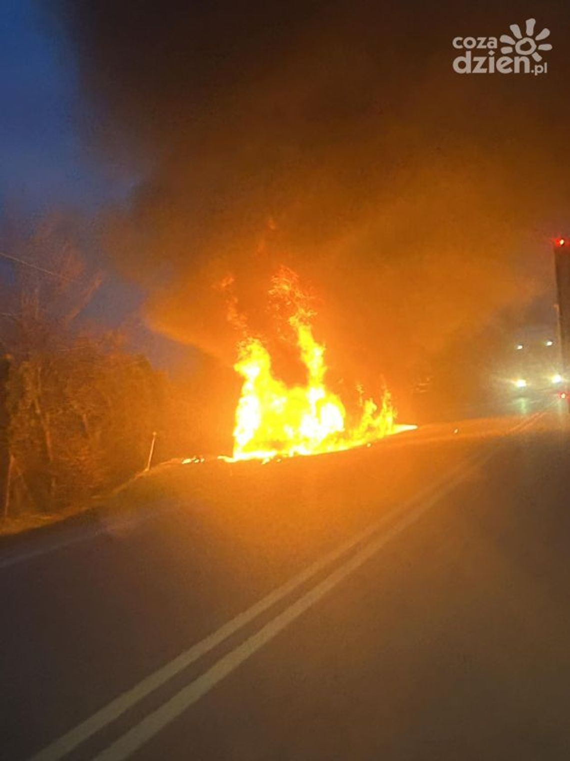 Pożar samochodu w Pniewach