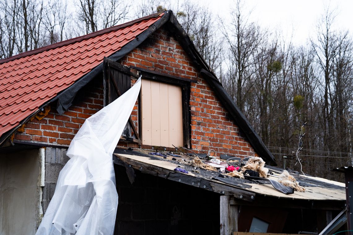 Pożar strawił mieszkanie młodej rodziny spod Radomia... Pożar strawił mieszkanie młodej rodziny spod Radomia...