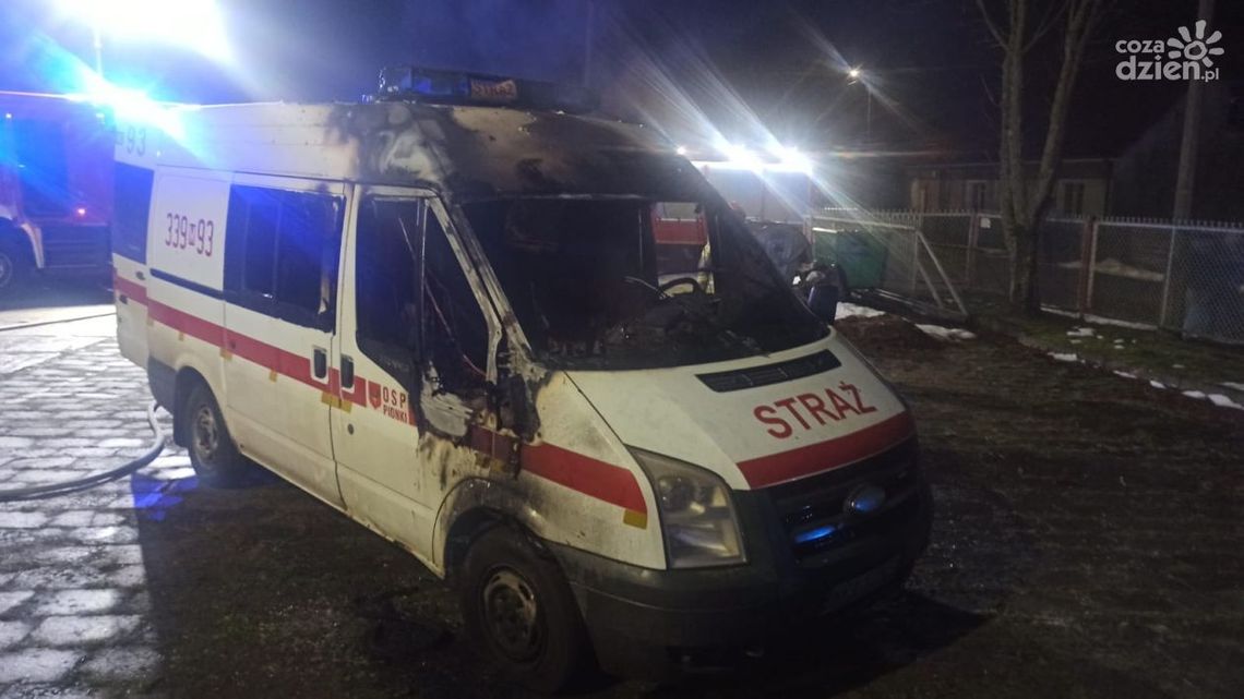 Pożar strażackiego mikrobusa Pożar strażackiego mikrobusa