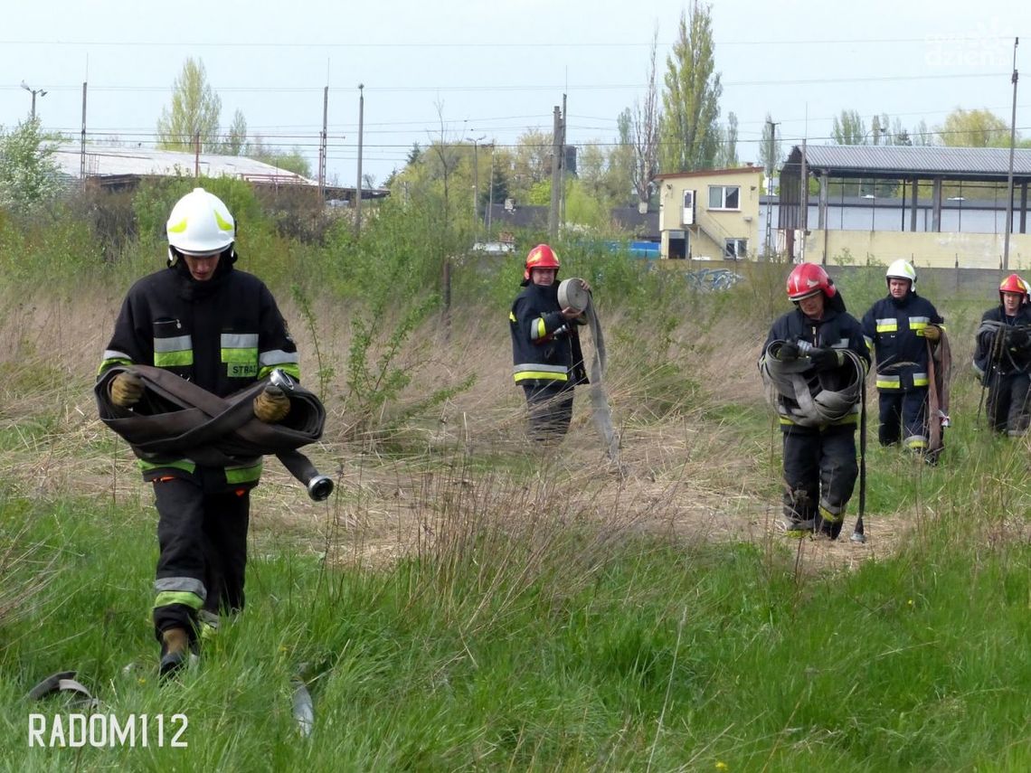 Pożar traw na pograniczu Radomia