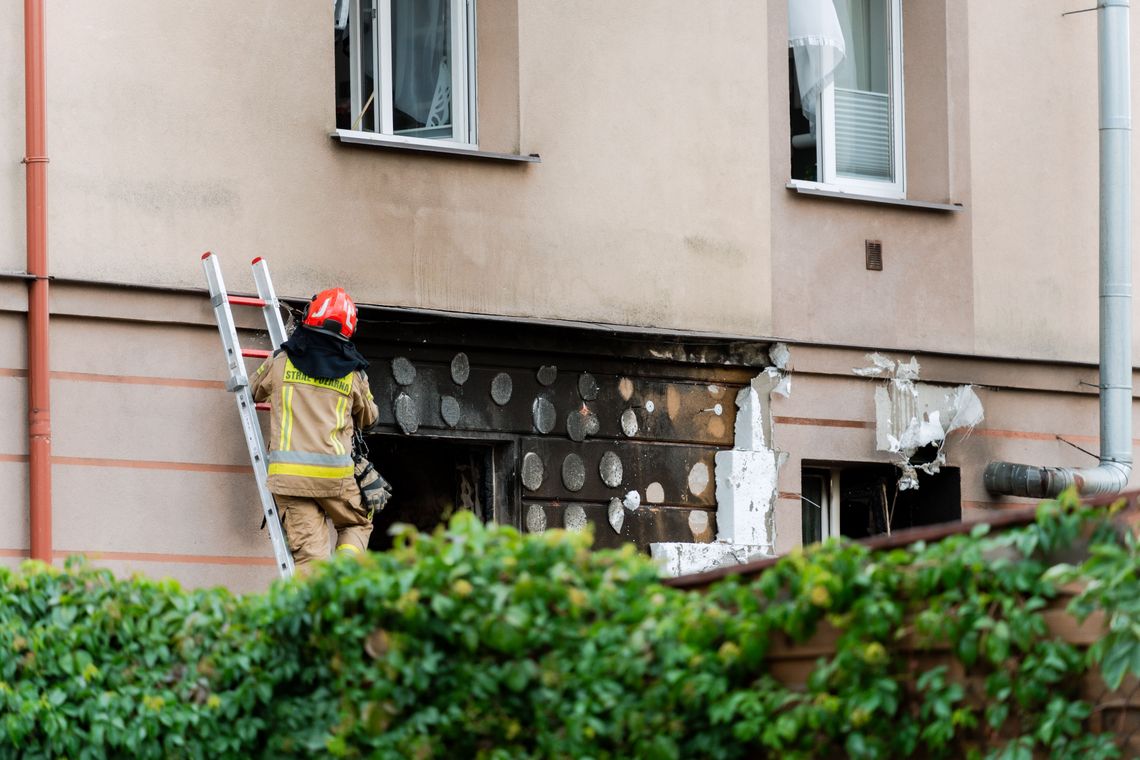 Pożar w bloku przy Batorego. Kobieta i dwoje dzieci w szpitalu. Zobacz zdjęcia Pożar w bloku przy Batorego. Kobieta i dwoje dzieci w szpitalu. Zobacz zdjęcia