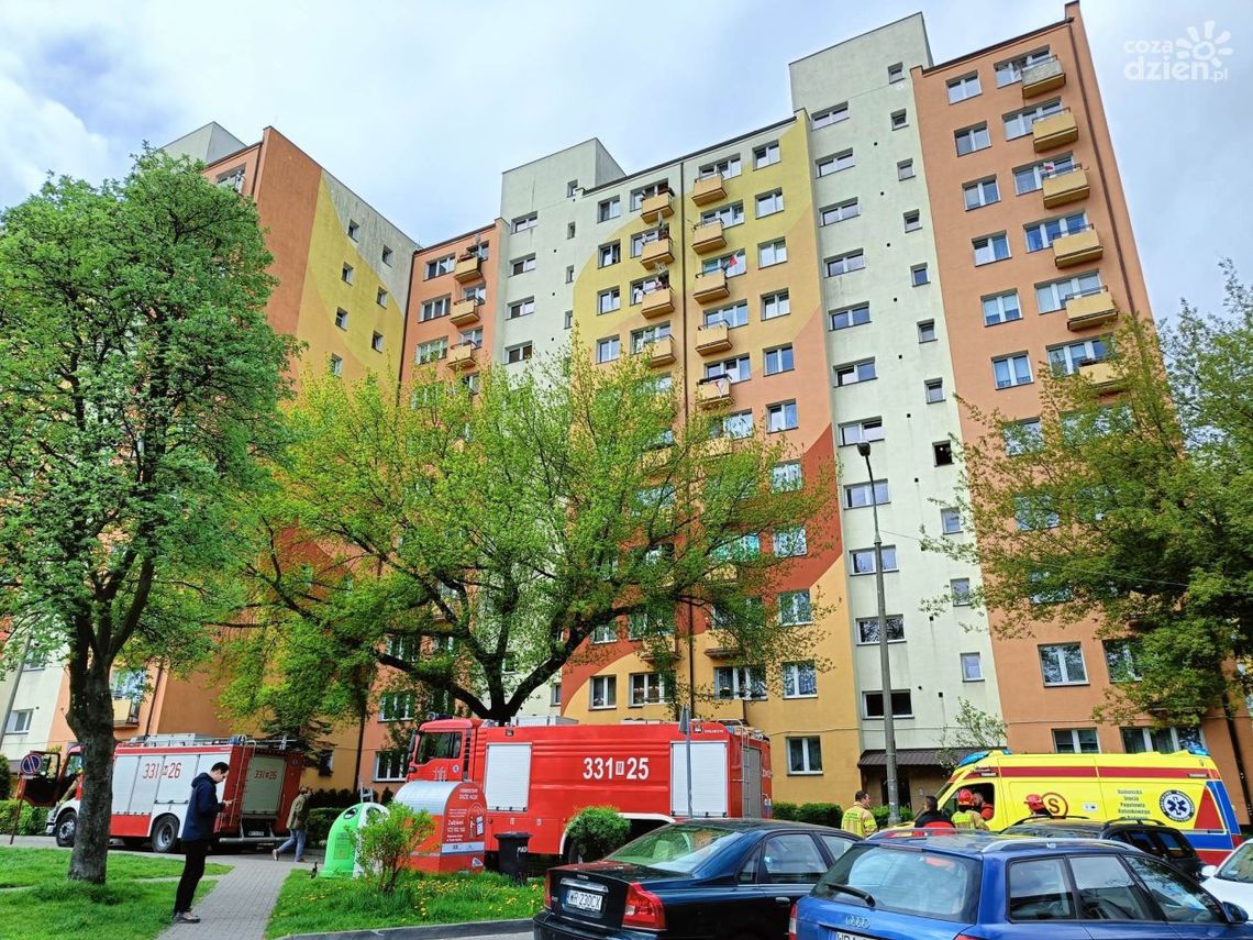 Pożar w bloku przy ul. Cichej. Dwie osoby trafiły do szpitala Pożar w bloku przy ul. Cichej. Dwie osoby trafiły do szpitala