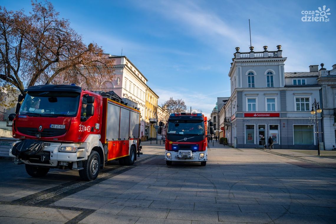 Pożar w centrum miasta. Jedna osoba poparzona Pożar w centrum miasta. Jedna osoba poparzona