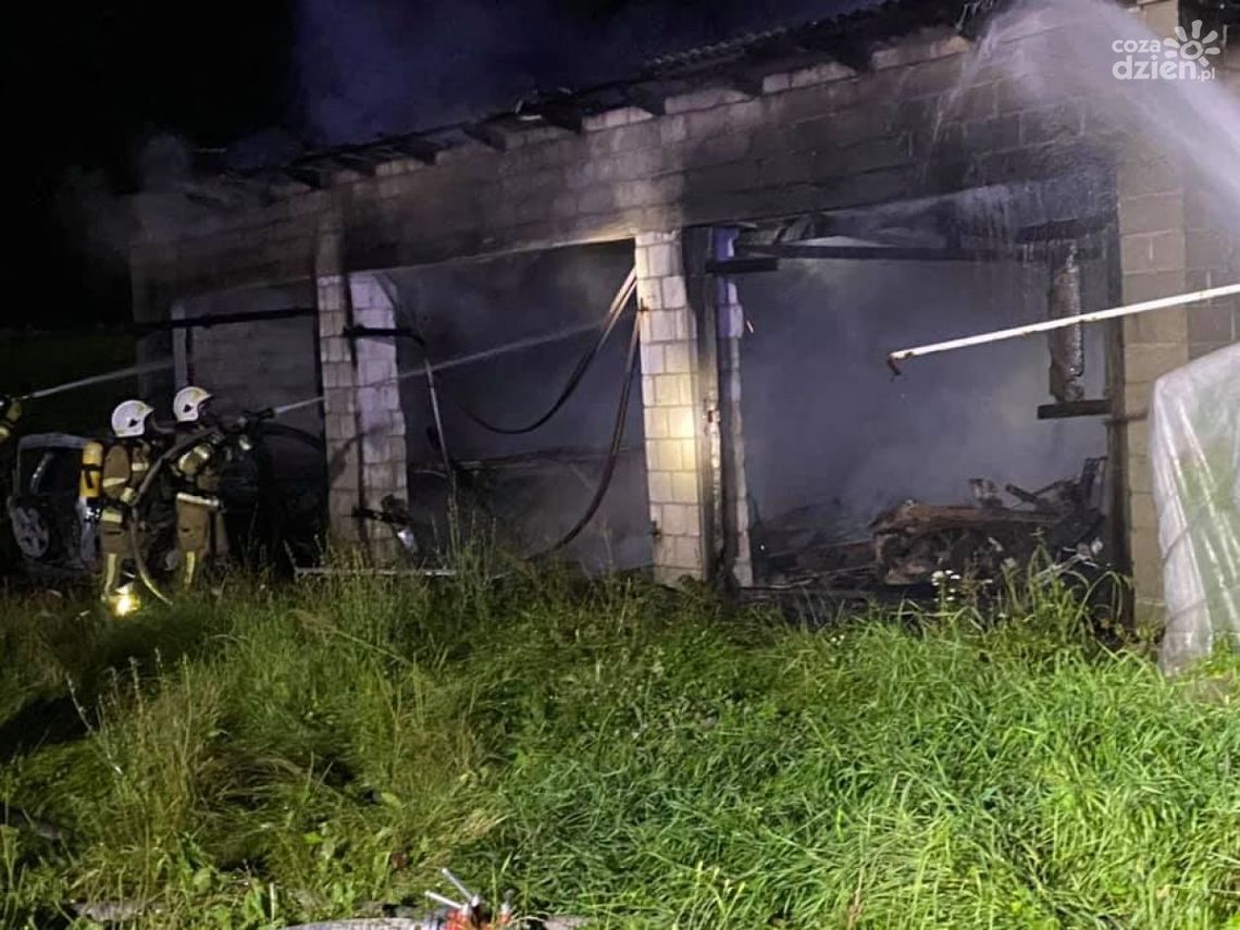 Pożar w gminie Przytyk. Mężczyzna spłonął w samochodzie