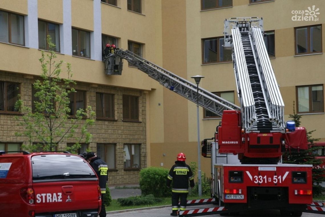 Pożar w Komendzie Miejskiej Policji w Radomiu Pożar w Komendzie Miejskiej Policji w Radomiu