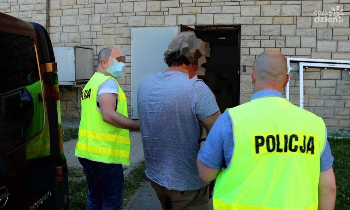 Pozorowali kolizje i wyłudzali odszkodowania 