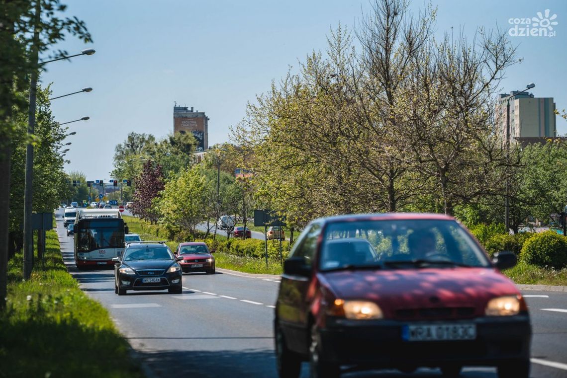 Pożyczył samochód. Musi zapłacić 8 tys. zł