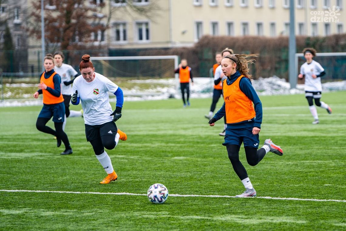 Pożyteczny sparing piłkarek HydroTrucku Radom Pożyteczny sparing piłkarek HydroTrucku Radom