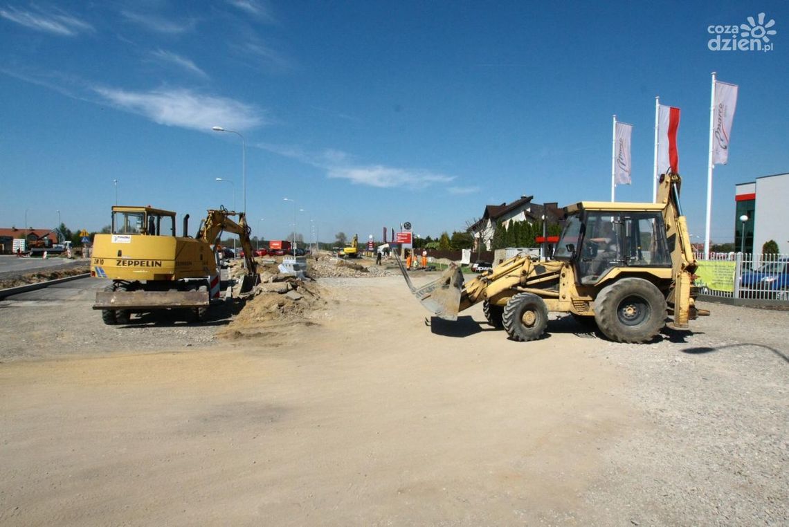 Praca wre na ulicy Mieszka I (zdjęcia) Praca wre na ulicy Mieszka I (zdjęcia)