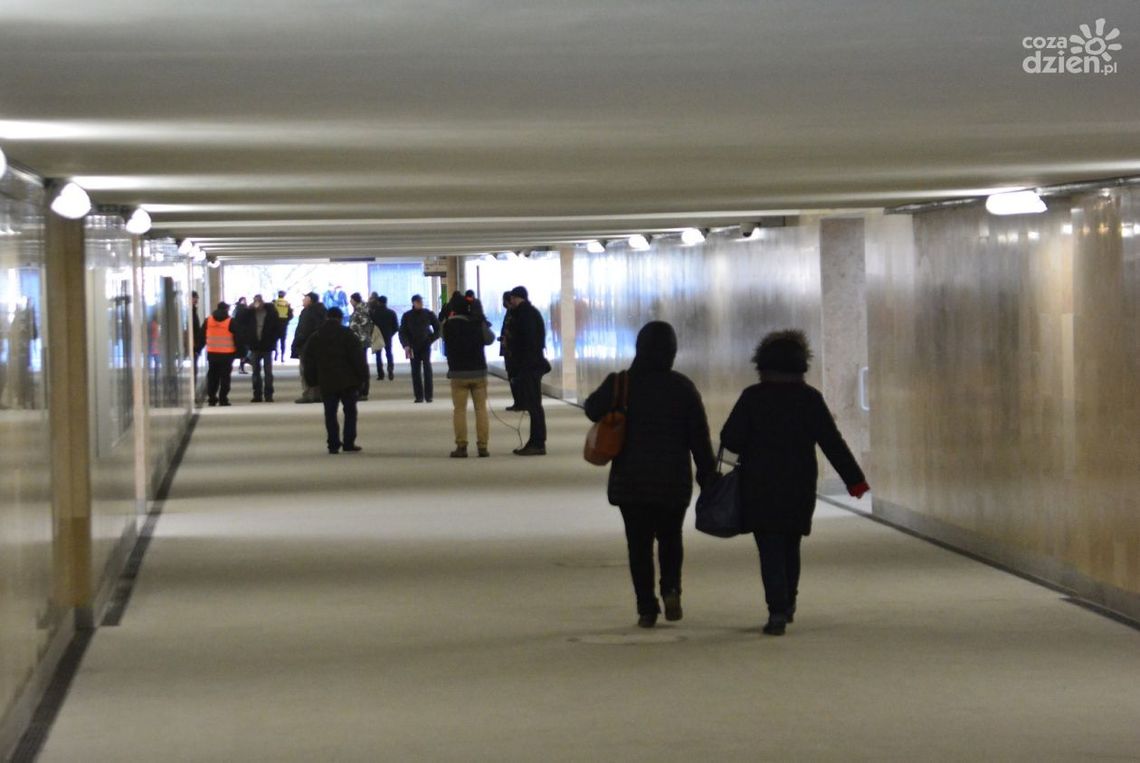 Prace na dworcu PKP. Wejście na peron drugi od ul. Prażmowskiego 