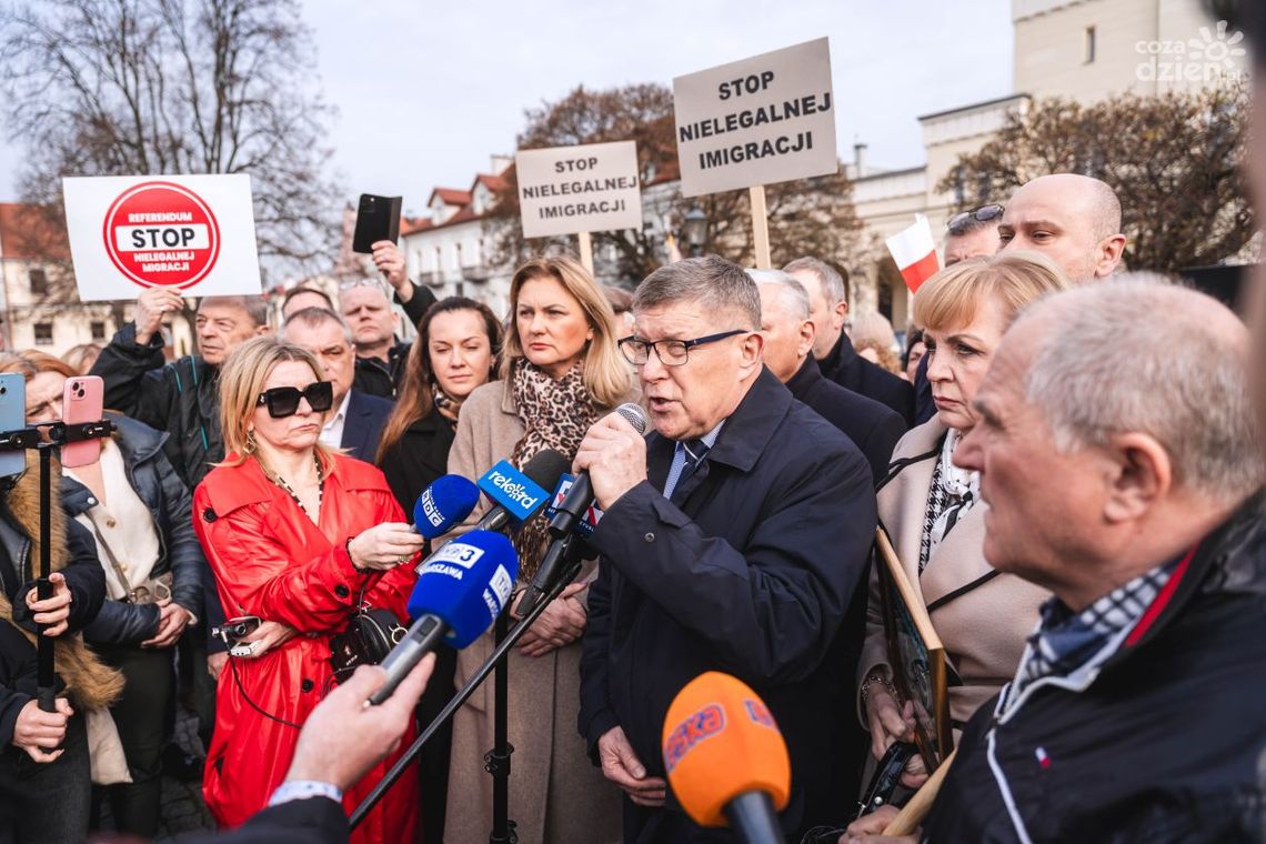 Prawo i Sprawiedliwość chce przeprowadzić referendum w sprawie przyjmowania nielegalnych imigrantów. Ruszyła zbiórka podpisów