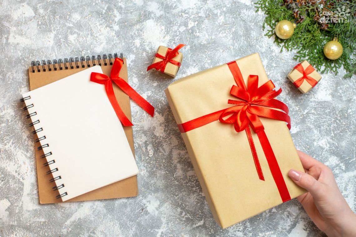 Prezent dla żony – Jak wybrać idealny upominek? Prezent dla żony – Jak wybrać idealny upominek?