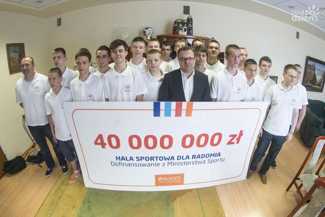 Prezydent spotkał się z młodymi koszykarzami Prezydent spotkał się z młodymi koszykarzami