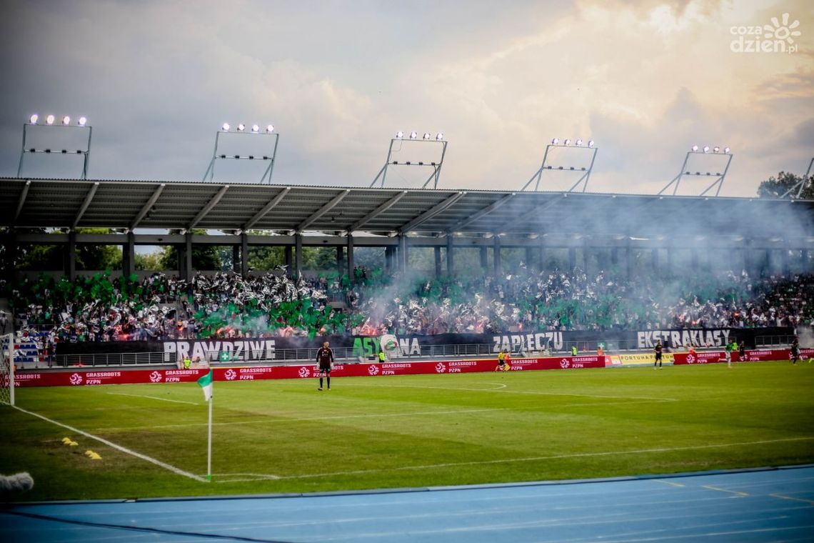 Problemy z przetargiem na nowe oświetlenie stadionu Problemy z przetargiem na nowe oświetlenie stadionu