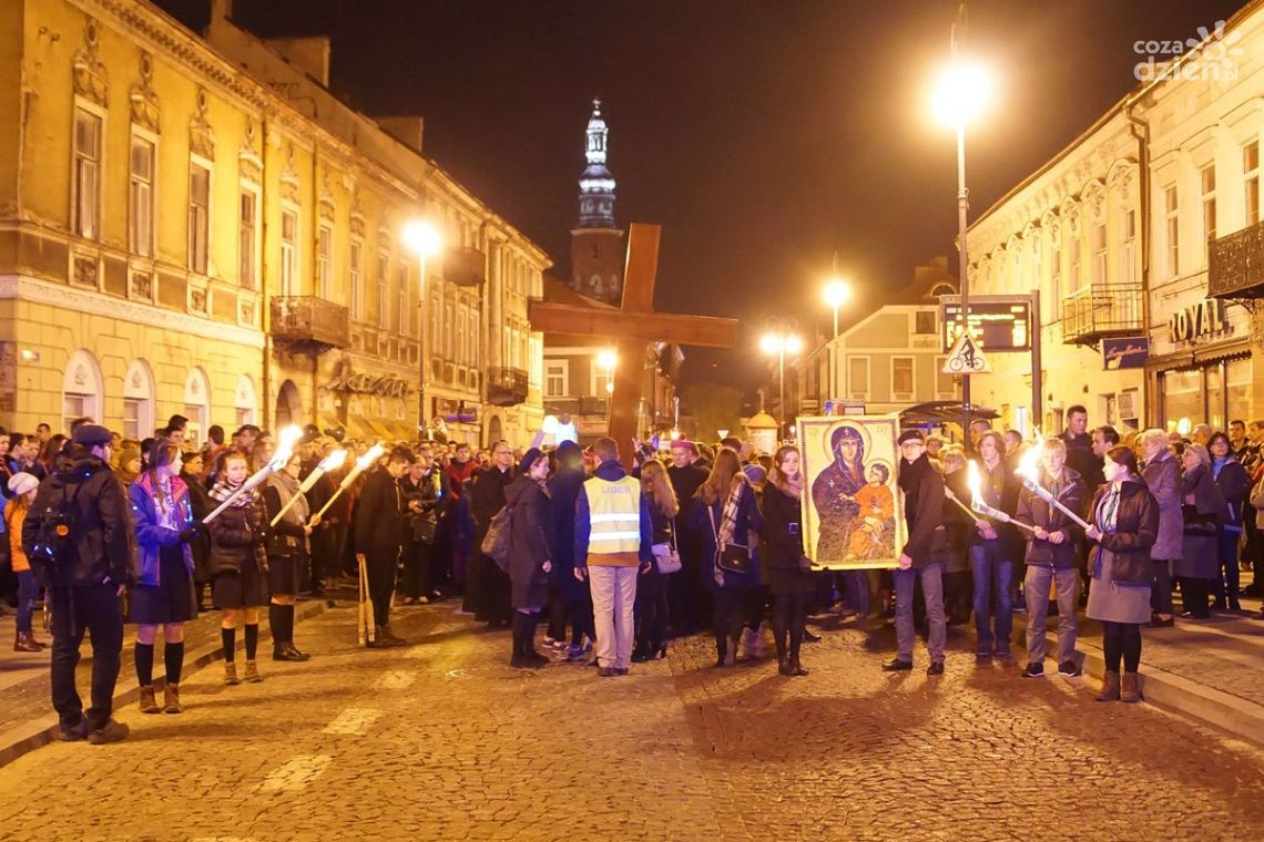 Procesja drogi krzyżowej. Utrudnienia w ruchu