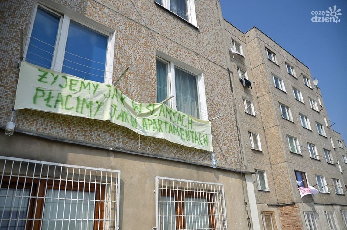Protest mieszkańców bloku przy ulicy Mieszka I 15! Protest mieszkańców bloku przy ulicy Mieszka I 15!