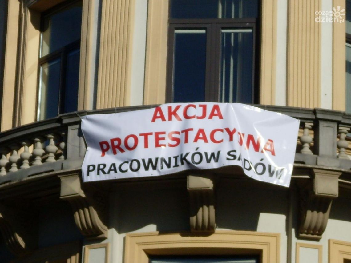 Protest w Sądzie Okręgowym! Protest w Sądzie Okręgowym!